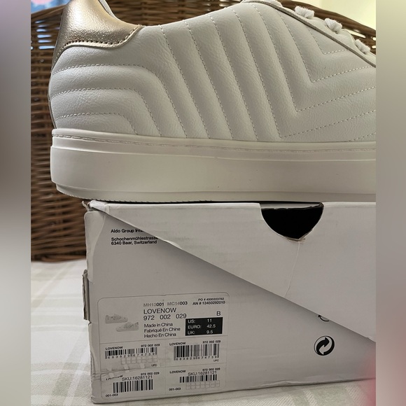 NIB Aldo LoveNow sneakers in white with gold accents, size 11 - Picture 7 of 7